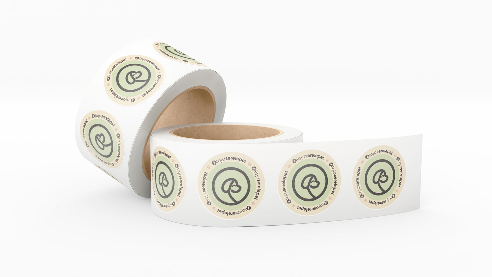 Rolls of round white stickers with a thin green border and the orange Serelepet pet-head icon in the centre, shown as physical packaging labels.